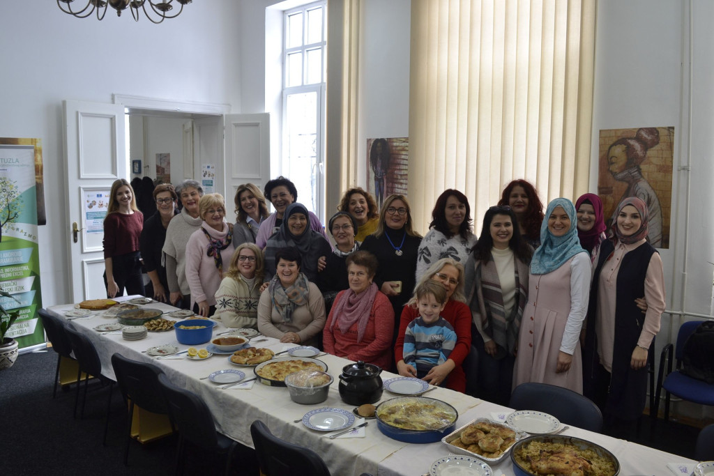 Humanitarno druženje, promocija kulinarstva i doniranje hrane udruženjima koja brinu o ljudima u potrebi.